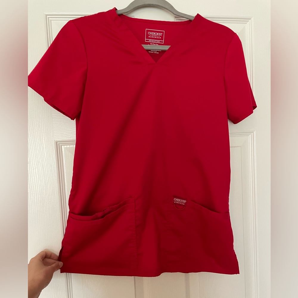 XS Cherokee Revolution Scrub Top / Red / Like new✨